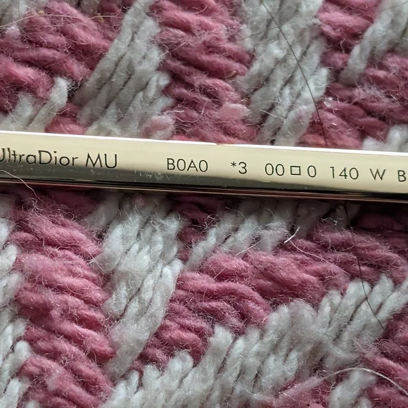 Stylish Black Sunglasses with Gold Accent - Picture 4 of 4